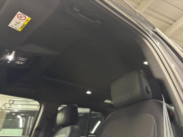 ディフェンダー 110X-ダイナミックHSE D300 ディーゼルターボ 4WD 3列シート7人乗り 20インチ“スタイル5098” スライディングパノラミックルーフ MERIDIAN 保証書 取説 記録簿 スペアキー(18枚目)