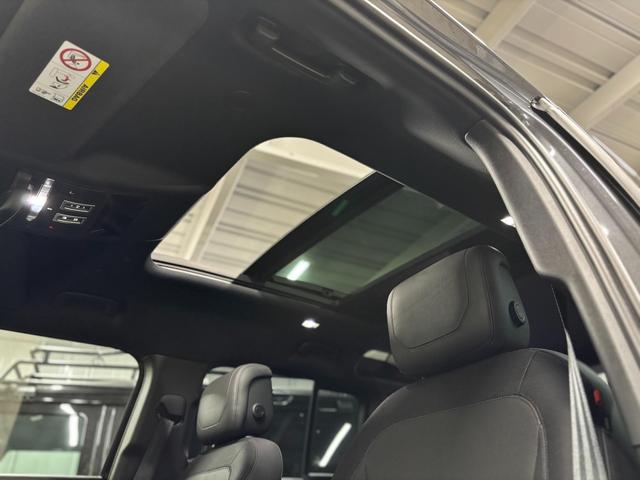 ディフェンダー 110X-ダイナミックHSE D300 ディーゼルターボ 4WD 3列シート7人乗り 20インチ“スタイル5098” スライディングパノラミックルーフ MERIDIAN 保証書 取説 記録簿 スペアキー(19枚目)