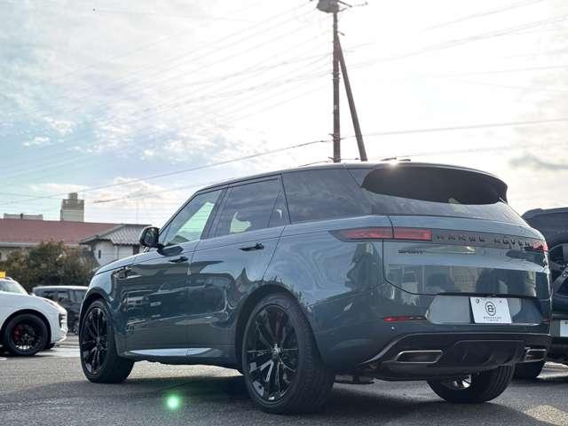 レンジローバースポーツ ローンチエディション　４ＷＤ　１６０台限定　ディーラー保証継承　２３インチＳｔｙｌｅ５１３５ＡＷ　ブラックエクステリアパック　コールドクライメートパック　サテンカーボントリム　Ｍｅｒｉｄｉａｎサウンドシステム（4枚目）