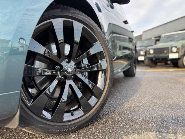 レンジローバースポーツ ローンチエディション　４ＷＤ　１６０台限定　ディーラー保証継承　２３インチＳｔｙｌｅ５１３５ＡＷ　ブラックエクステリアパック　コールドクライメートパック　サテンカーボントリム　Ｍｅｒｉｄｉａｎサウンドシステム（5枚目）