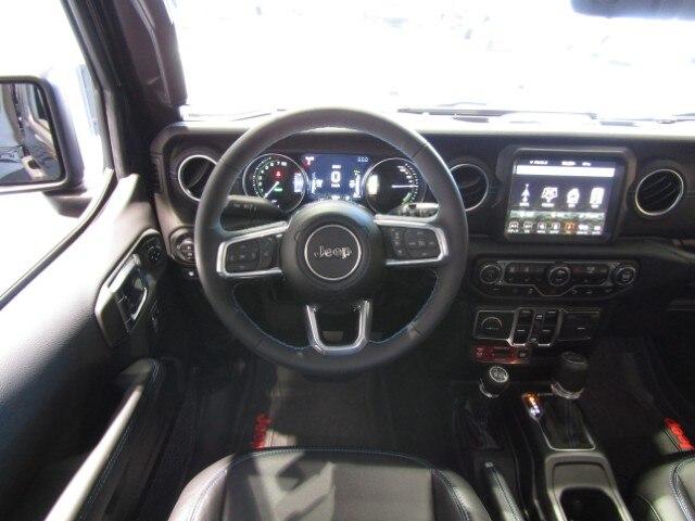 ジープ・ラングラーアンリミテッド４ｘｅ ルビコン４ｘｅ　認定中古車　弊社試乗車　禁煙車　ディーラー車　レザーシート　ＡｐｐｌｅＣａｒＰｌａｙ　ナビ付　ＥＴＣ２．０　アルミホイール　シートヒーター　ヒーテッドステアリングホイール　クロカン　ＡＣＣ機能（17枚目）