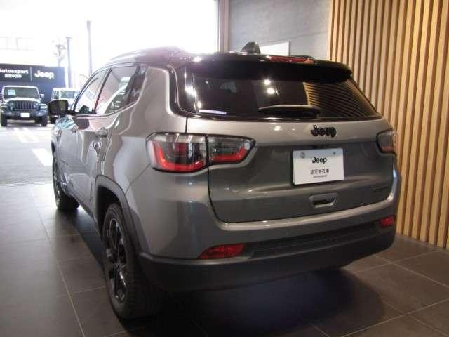 ジープ・コンパス ナイトイーグル 認定中古車 ハーフレザーシート AppleCarPlay ACC アルミホイール Rカメラ ナビ Uconnect ワンオーナー ACC機能 禁煙車(5枚目)