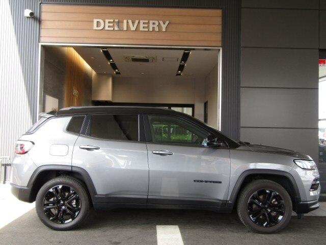 ジープ・コンパス ナイトイーグル 認定中古車 ハーフレザーシート AppleCarPlay ACC アルミホイール Rカメラ ナビ Uconnect ワンオーナー ACC機能 禁煙車(11枚目)