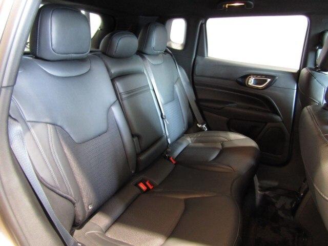 ジープ・コンパス ナイトイーグル 認定中古車 ハーフレザーシート AppleCarPlay ACC アルミホイール Rカメラ ナビ Uconnect ワンオーナー ACC機能 禁煙車(16枚目)