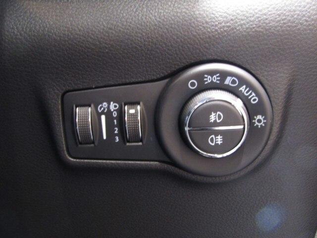 ジープ・コンパス ナイトイーグル 認定中古車 ハーフレザーシート AppleCarPlay ACC アルミホイール Rカメラ ナビ Uconnect ワンオーナー ACC機能 禁煙車(19枚目)