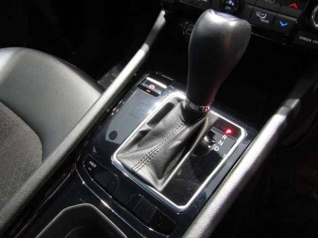 ジープ・コンパス ナイトイーグル 認定中古車 ハーフレザーシート AppleCarPlay ACC アルミホイール Rカメラ ナビ Uconnect ワンオーナー ACC機能 禁煙車(31枚目)