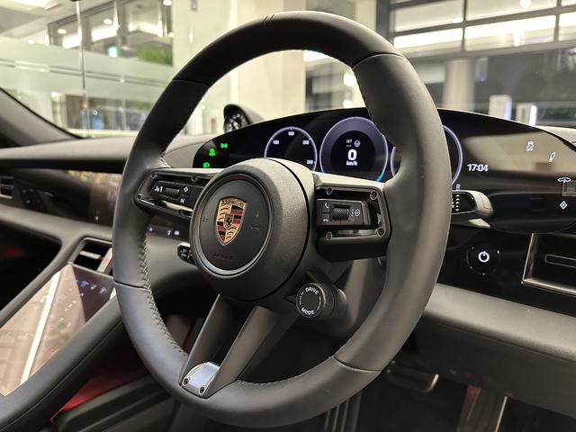 タイカン タイカン 2025年モデル 新車保証継承(7枚目)