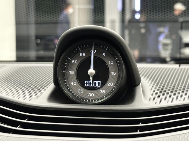 タイカン タイカン 2025年モデル 新車保証継承(9枚目)