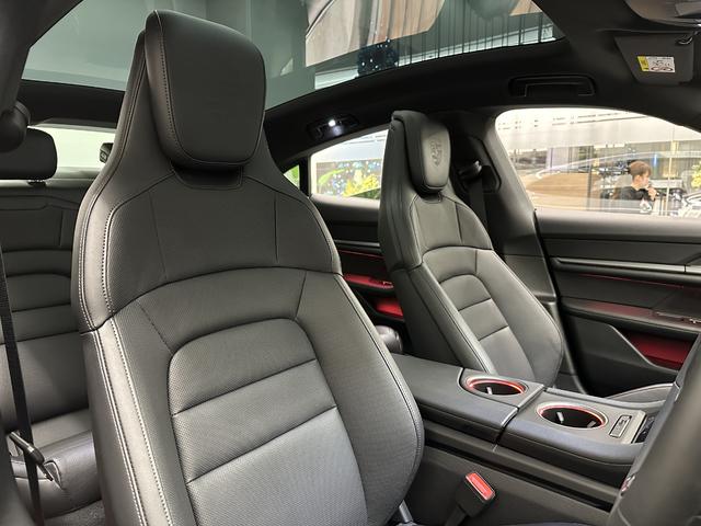 タイカン タイカン 2025年モデル 新車保証継承(13枚目)