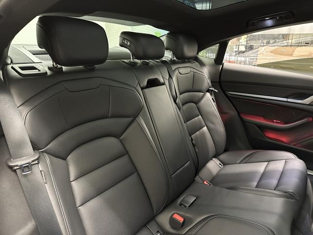 タイカン タイカン 2025年モデル 新車保証継承(14枚目)