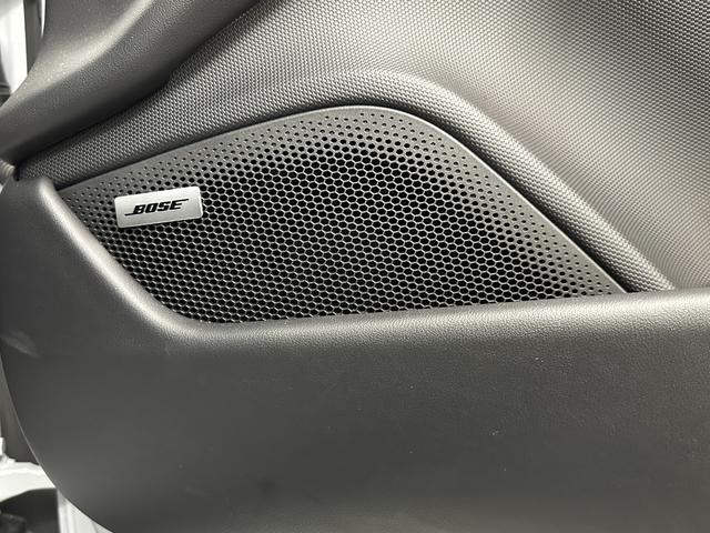 タイカン タイカン 2025年モデル 新車保証継承(15枚目)