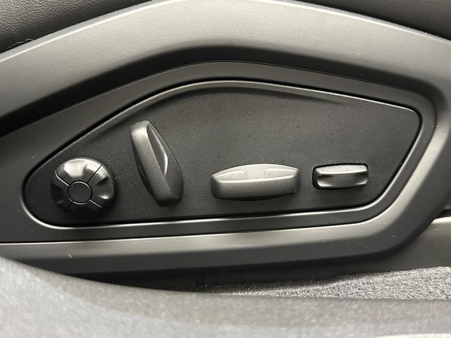 タイカン タイカン 2025年モデル 新車保証継承(16枚目)