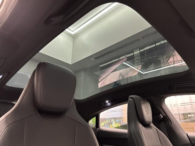 タイカン タイカン 2025年モデル 新車保証継承(17枚目)