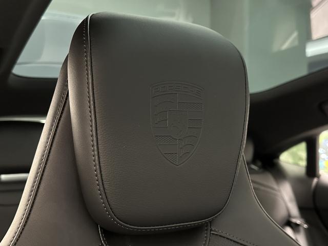 タイカン タイカン 2025年モデル 新車保証継承(18枚目)