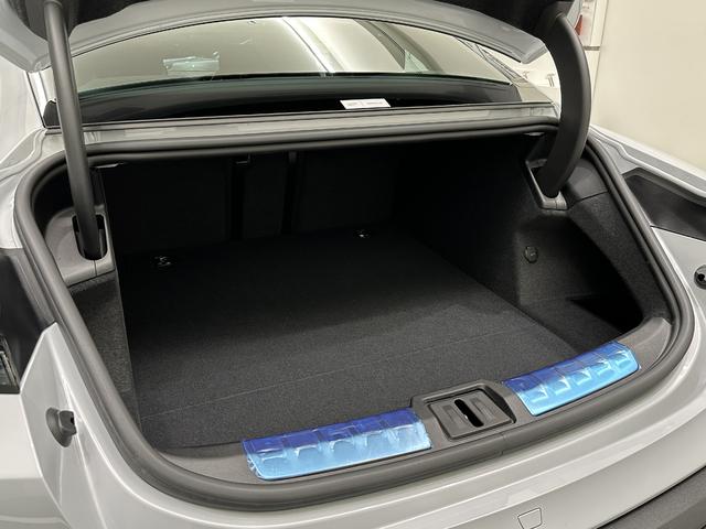 タイカン タイカン 2025年モデル 新車保証継承(19枚目)