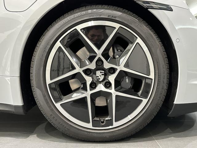 タイカン タイカン 2025年モデル 新車保証継承(20枚目)