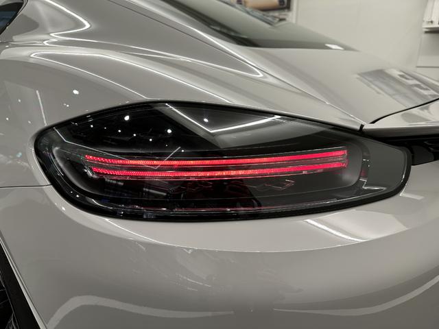 ���Ђ̓h�C�c�|���V�F�`�f�Ђ̍ŐV�̂b�h�������ꂽ�A�����ő勉�̃V���[���[���ƃT�[�r�X�H��𕹂������ЂɁA�|���V�F�e�Ԃ���葵���Ă���܂��B