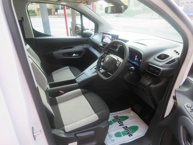 ベルランゴ マックス　ブルーＨＤｉ　ＬＥＤヘッドランプ　アダプティブクルーズコントロール　ブラインドスポットモニター　レーンキープアシスト　ステアリングヒーター　Ａｐｐｌｅ　ＣａｒＰｌａｙ＆Ａｎｄｒｏｉｄ　Ａｕｔｏ対応（12枚目）