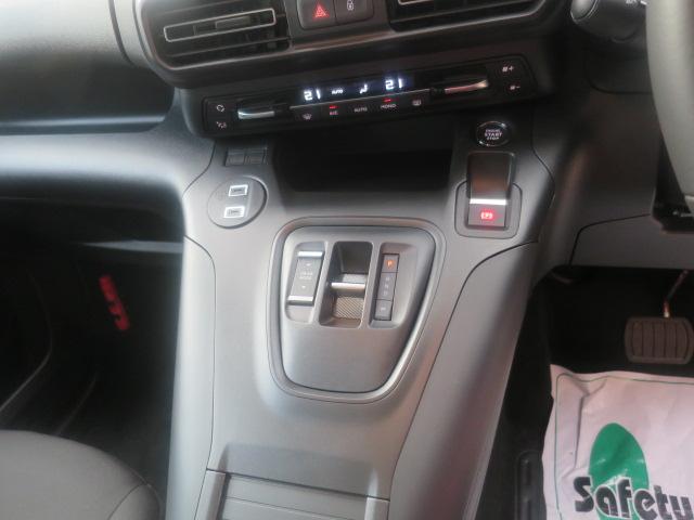 ベルランゴ マックス ブルーHDi LEDヘッドランプ アダプティブクルーズコントロール ブラインドスポットモニター レーンキープアシスト ステアリングヒーター Apple CarPlay&Android Auto対応(13枚目)