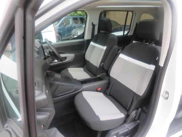 ベルランゴ マックス ブルーHDi LEDヘッドランプ アダプティブクルーズコントロール ブラインドスポットモニター レーンキープアシスト ステアリングヒーター Apple CarPlay&Android Auto対応(17枚目)