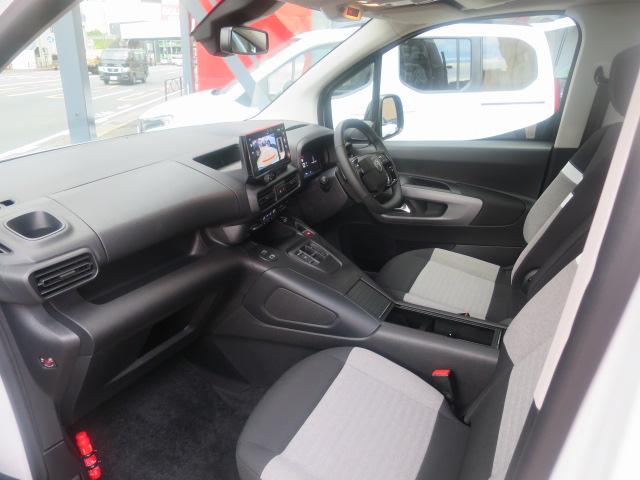 ベルランゴ マックス ブルーHDi LEDヘッドランプ アダプティブクルーズコントロール ブラインドスポットモニター レーンキープアシスト ステアリングヒーター Apple CarPlay&Android Auto対応(18枚目)