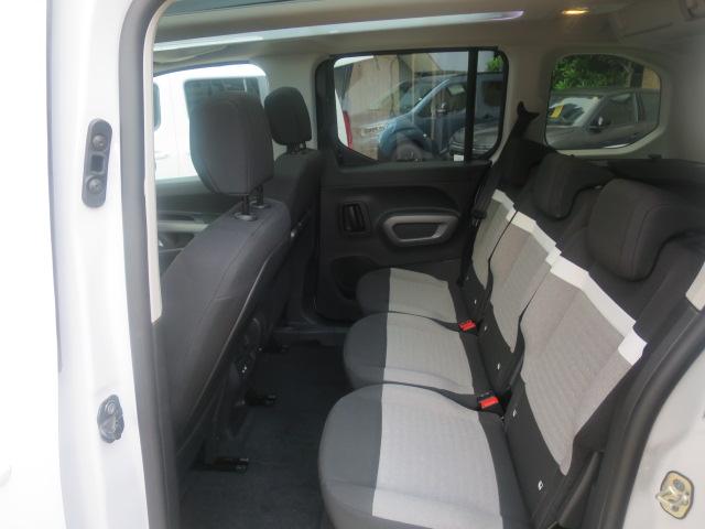 ベルランゴ マックス ブルーHDi LEDヘッドランプ アダプティブクルーズコントロール ブラインドスポットモニター レーンキープアシスト ステアリングヒーター Apple CarPlay&Android Auto対応(24枚目)