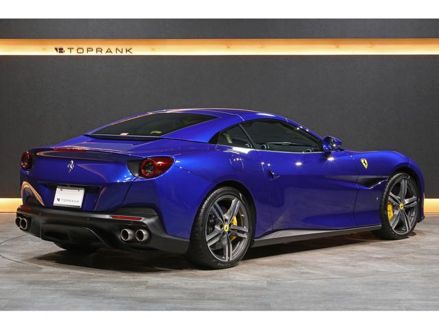 ポルトフィーノ ベースグレード　カーボンドライビングゾーン＋ＬＥＤ　デュアルモードマグネライド　スポーツエグゾースト　ベージュ革　ダイヤモンドリム２０インチＡＷ（2枚目）