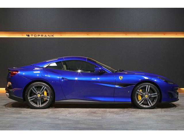 ポルトフィーノ ベースグレード　カーボンドライビングゾーン＋ＬＥＤ　デュアルモードマグネライド　スポーツエグゾースト　ベージュ革　ダイヤモンドリム２０インチＡＷ（15枚目）