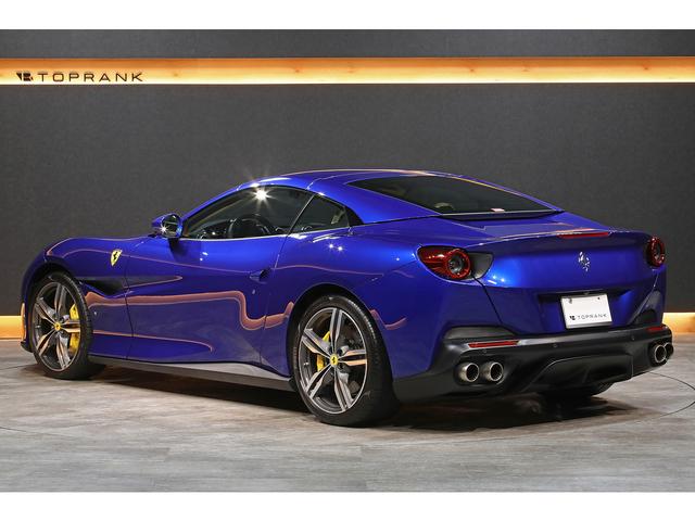 ポルトフィーノ ベースグレード　カーボンドライビングゾーン＋ＬＥＤ　デュアルモードマグネライド　スポーツエグゾースト　ベージュ革　ダイヤモンドリム２０インチＡＷ（18枚目）