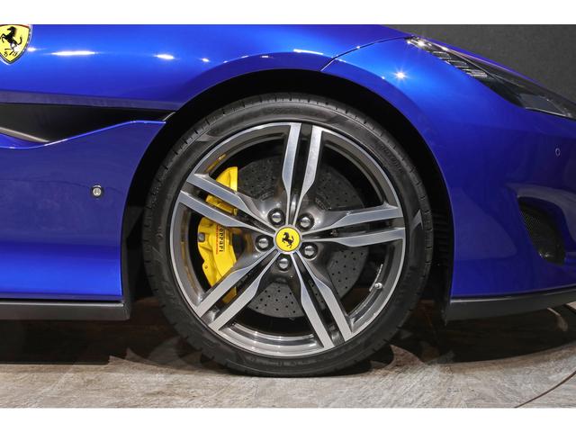 ポルトフィーノ ベースグレード　カーボンドライビングゾーン＋ＬＥＤ　デュアルモードマグネライド　スポーツエグゾースト　ベージュ革　ダイヤモンドリム２０インチＡＷ（26枚目）