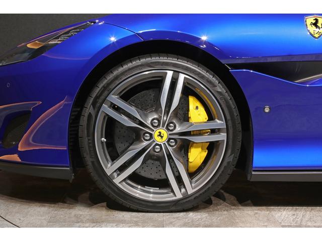 ポルトフィーノ ベースグレード　カーボンドライビングゾーン＋ＬＥＤ　デュアルモードマグネライド　スポーツエグゾースト　ベージュ革　ダイヤモンドリム２０インチＡＷ（28枚目）