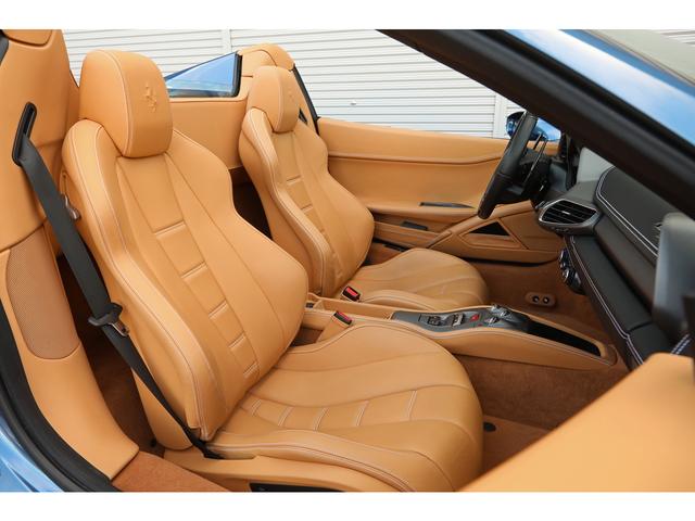 ４５８スパイダー ベースグレード　Ｆ１　ＤＣＴ　ブルーミラボー　クオイオレザー　カーボンドライビングゾーン＋ＬＥＤステアリング　２０インチ鍛造ＡＷ　正規ディーラー車（12枚目）