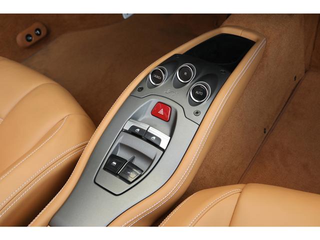 ４５８スパイダー ベースグレード　Ｆ１　ＤＣＴ　ブルーミラボー　クオイオレザー　カーボンドライビングゾーン＋ＬＥＤステアリング　２０インチ鍛造ＡＷ　正規ディーラー車（56枚目）