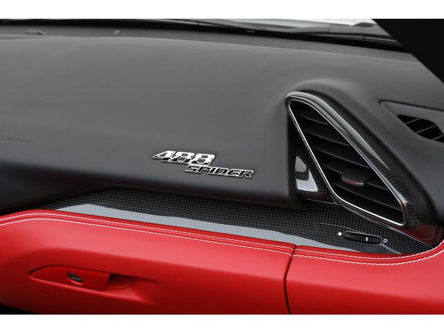 488スパイダー ベースグレード F1 DCT カーボンドライビングゾーン レーシングシート カーボンエアロ VOSSEN21/22インチAW ブリリアントマフラー(58枚目)