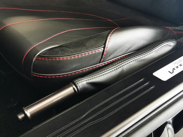 ヴァンキッシュ ベースグレード　タッチトロニック３　シートベンチレーション　コンテンポラリー色アルカンターラヘッドライナー　２０インチ１０スポークグロスブラックＤＴホイール（24枚目）