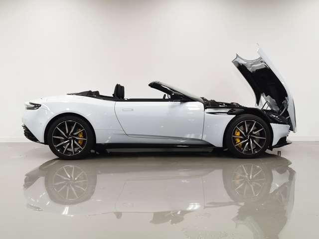 ＤＢ１１ ヴォランテ　２０２２年モデル　１オーナー　Ｑスペシャルペイント　エクステリアパック　オブシディアンブラックレザー　サレンカーボンシートトリムインレー　認定中古車保証（18枚目）