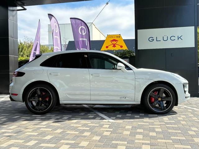 マカン マカンGTS スポーツクロノPKG パノラマルーフ 21インチAW BOSE スポーツエグゾースト シートメモリー エントリードライブ シートヒーター カーボンインテリアPKG TV PDLS+ 内装アルカンターラ(4枚目)