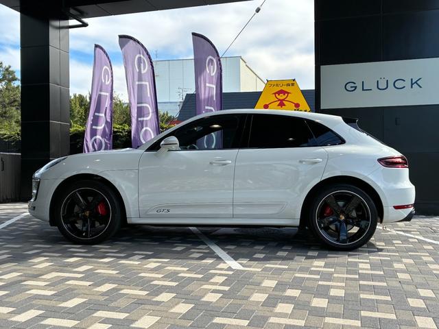 マカン マカンGTS スポーツクロノPKG パノラマルーフ 21インチAW BOSE スポーツエグゾースト シートメモリー エントリードライブ シートヒーター カーボンインテリアPKG TV PDLS+ 内装アルカンターラ(5枚目)