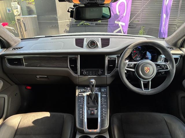 マカン マカンGTS スポーツクロノPKG パノラマルーフ 21インチAW BOSE スポーツエグゾースト シートメモリー エントリードライブ シートヒーター カーボンインテリアPKG TV PDLS+ 内装アルカンターラ(22枚目)