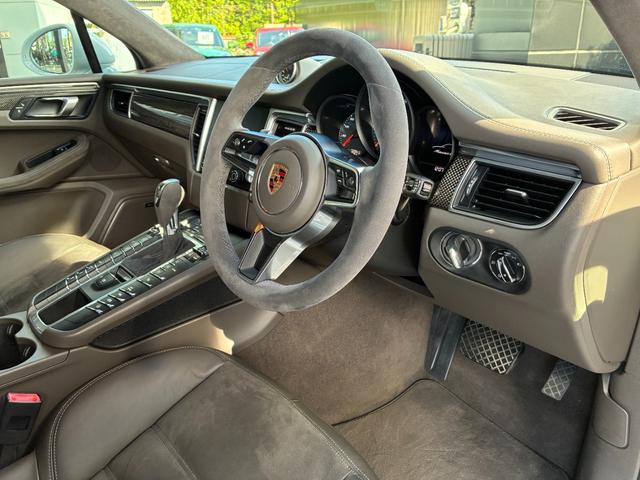 マカン マカンGTS スポーツクロノPKG パノラマルーフ 21インチAW BOSE スポーツエグゾースト シートメモリー エントリードライブ シートヒーター カーボンインテリアPKG TV PDLS+ 内装アルカンターラ(23枚目)