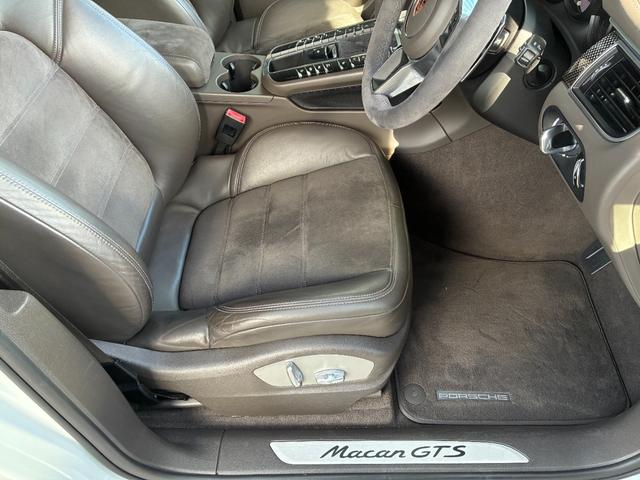 マカン マカンGTS スポーツクロノPKG パノラマルーフ 21インチAW BOSE スポーツエグゾースト シートメモリー エントリードライブ シートヒーター カーボンインテリアPKG TV PDLS+ 内装アルカンターラ(24枚目)