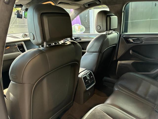 マカン マカンGTS スポーツクロノPKG パノラマルーフ 21インチAW BOSE スポーツエグゾースト シートメモリー エントリードライブ シートヒーター カーボンインテリアPKG TV PDLS+ 内装アルカンターラ(35枚目)