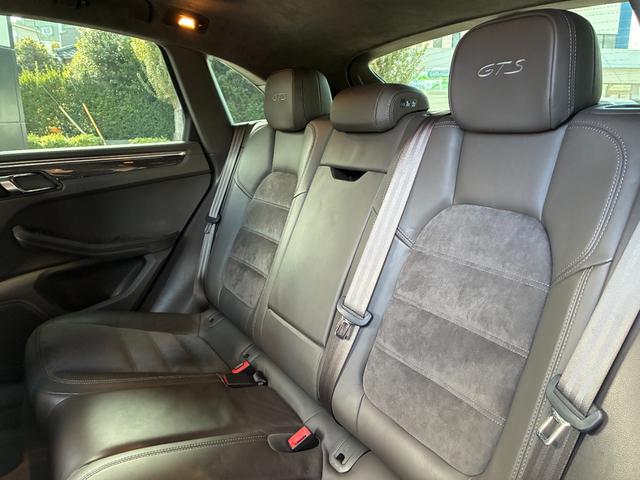 マカン マカンGTS スポーツクロノPKG パノラマルーフ 21インチAW BOSE スポーツエグゾースト シートメモリー エントリードライブ シートヒーター カーボンインテリアPKG TV PDLS+ 内装アルカンターラ(37枚目)