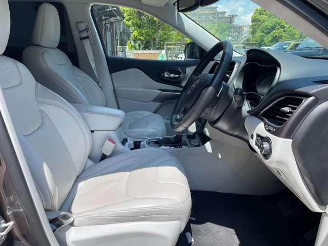 ジープ・チェロキー リミテッド　ドライブレコーダー　禁煙車　認定中古車　アップルカープレー　地上デジタルチューナー　ブラインドスポットモニター　バックカメラ　ＥＴＣ２．０（13枚目）
