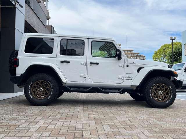 ジープ・ラングラーアンリミテッド サハラ 認定中古車 ルビコンバンパー スチールサイドステップ 1インチリフトアップ 社外17インチアルミホイール BFグットリッチ・オールテレーン285/70/R17 純正ドライブレコーダー 禁煙車(11枚目)