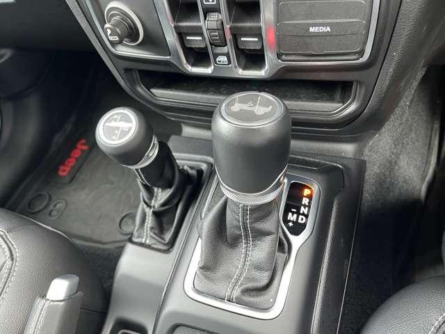 ジープ・ラングラーアンリミテッド サハラ 認定中古車 ルビコンバンパー スチールサイドステップ 1インチリフトアップ 社外17インチアルミホイール BFグットリッチ・オールテレーン285/70/R17 純正ドライブレコーダー 禁煙車(26枚目)