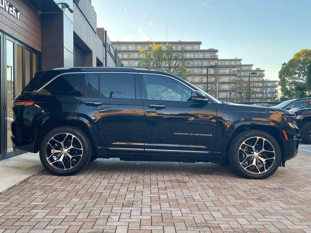 アプローチアングルとディパーチャーアングルはオフロードの走破性を高めます。