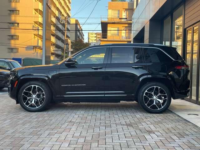 アプローチアングルとディパーチャーアングルはオフロードの走破性を高めます。