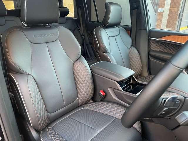 シートヒーター・ベンチレーション機能付きのレザーシート標準装備。