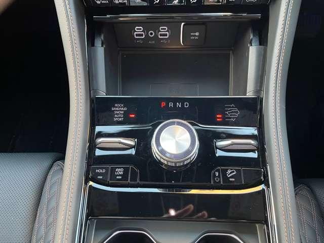 ダイヤル式シフトレバー・エアサスの調整レバー